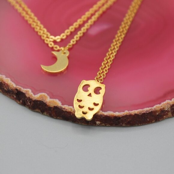 Necklace jewerly night owl bird moon yellow gold tone dainty minimalist new - Picture 1 of 6